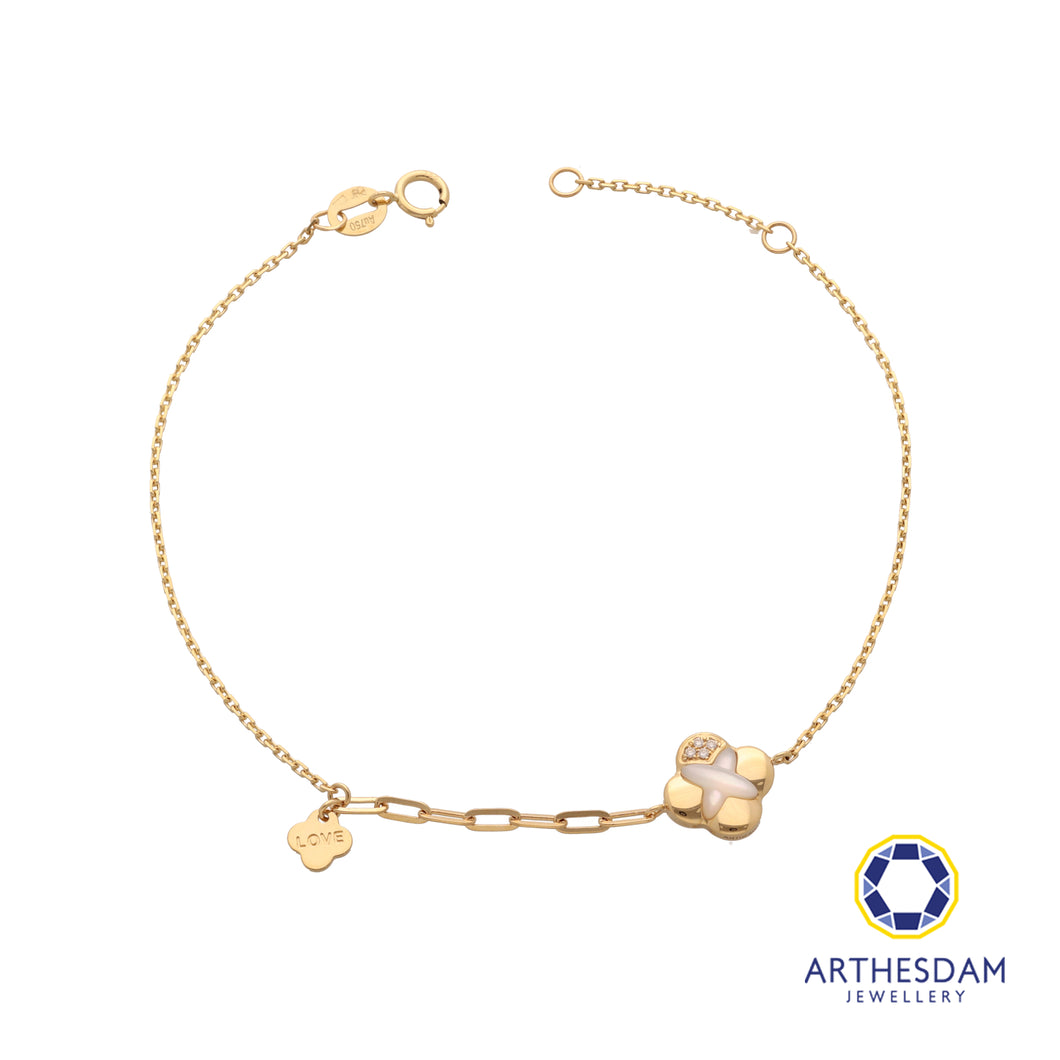 Arthesdam Jewellery 18K Gold Mother-of-pearl Clover 0.011CT Diamond Bracelet