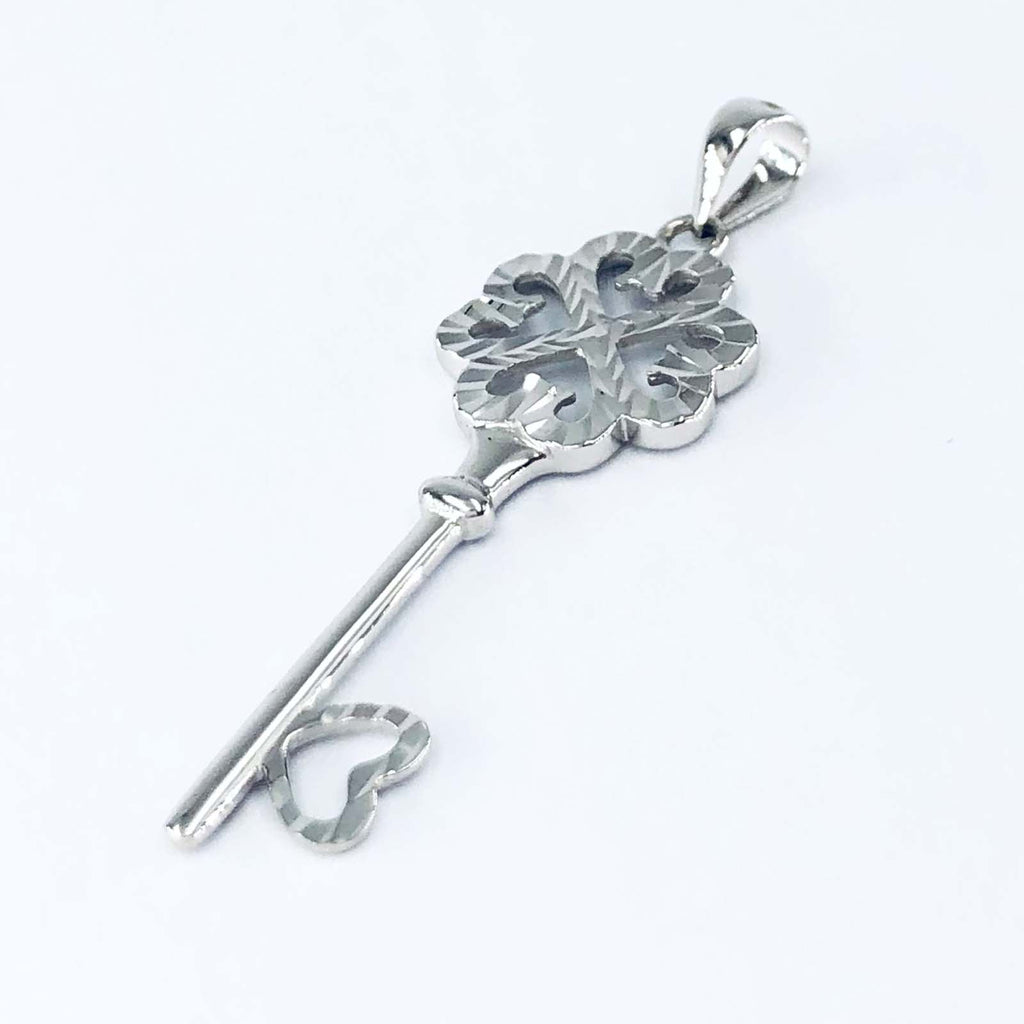 Arthesdam Jewellery 18K White Gold Clover Key Pendant