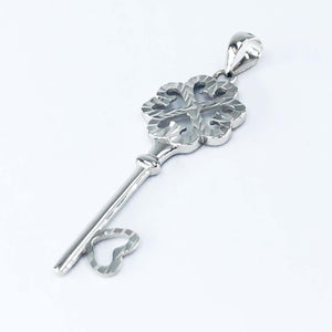 Arthesdam Jewellery 18K White Gold Clover Key Pendant