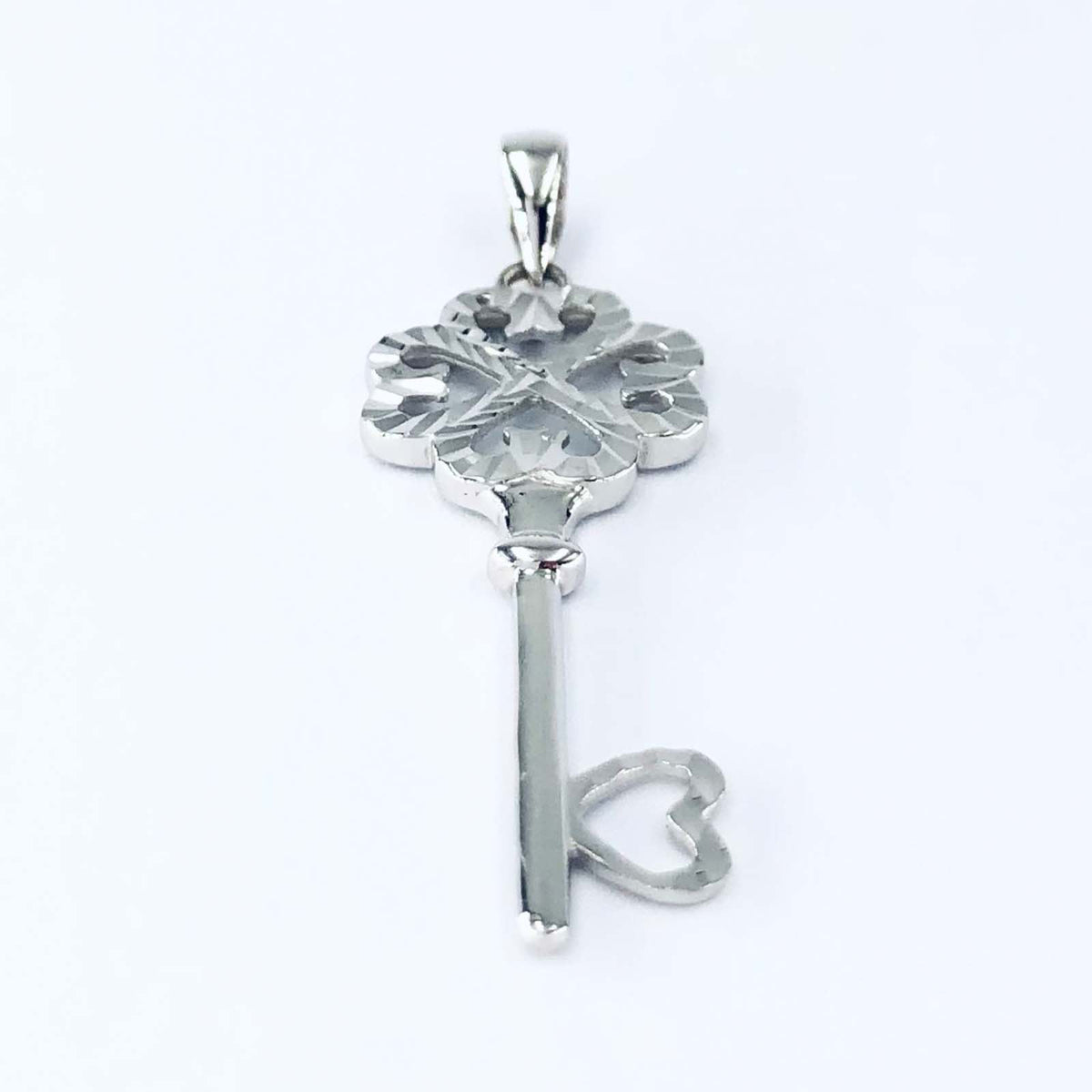 Arthesdam Jewellery 18K White Gold Clover Key Pendant
