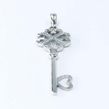 Load image into Gallery viewer, Arthesdam Jewellery 18K White Gold Clover Key Pendant
