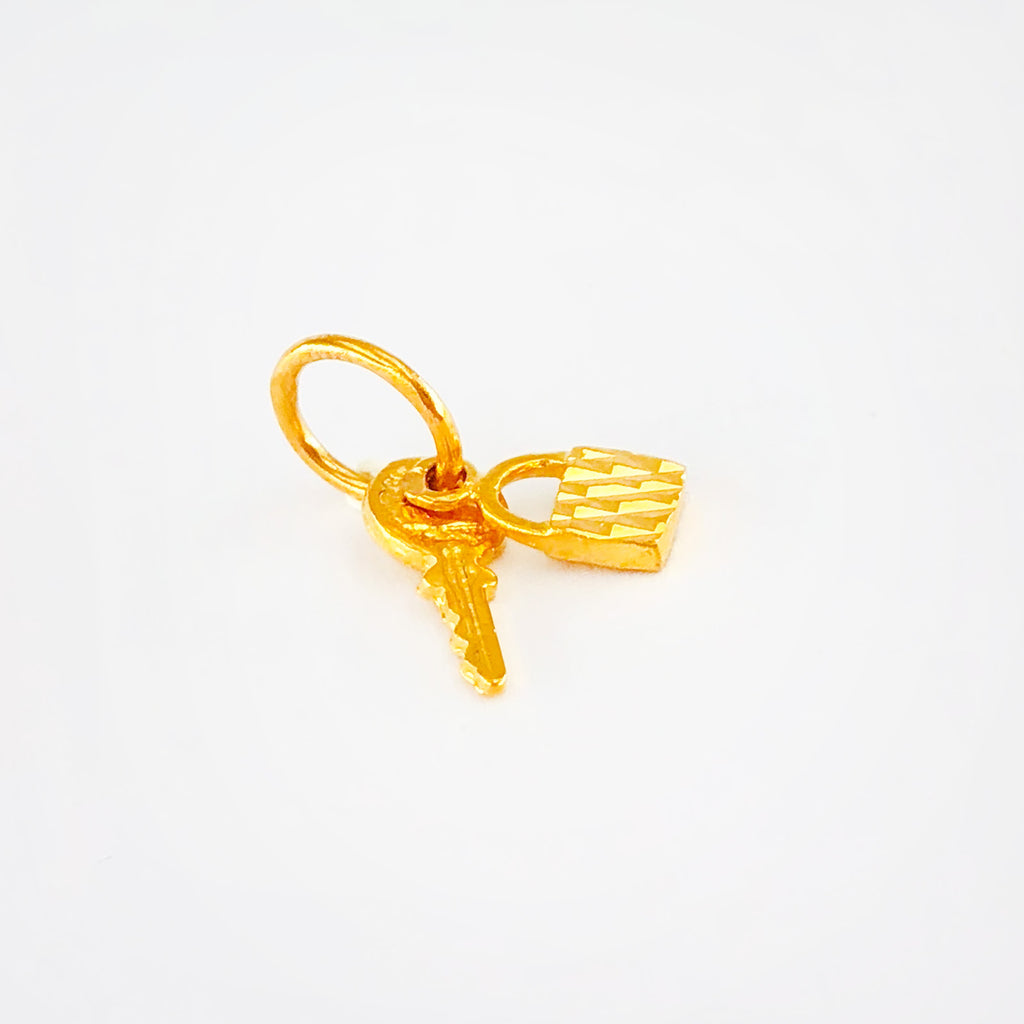 Arthesdam Jewellery 916 Gold Key and Lock Pendant