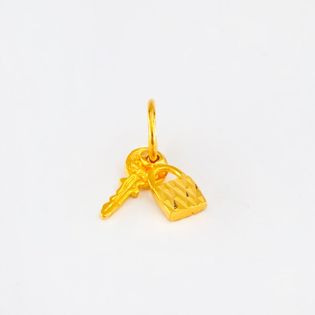 Arthesdam Jewellery 916 Gold Key and Lock Pendant