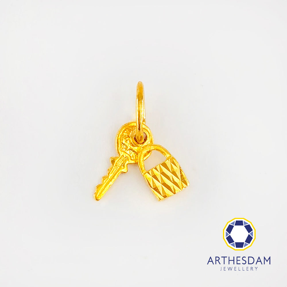 Arthesdam Jewellery 916 Gold Key and Lock Pendant