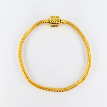 Load image into Gallery viewer, Arthesdam Jewellery 916 Gold Faceted Lock Charm Bracelet
